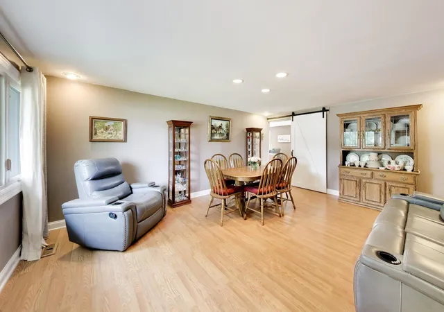 Photo 3 of Single family home for sale at 427 Kent Ct, Schaumburg, IL 60193 | MLS# 12752808 | Listing updated on 2026-09-23