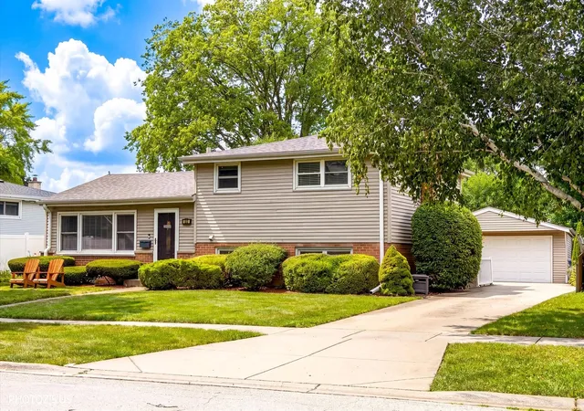 Photo 2 of Single family home for sale at 148 Jeffery Ln, Des Plaines, IL 60018 | MLS# 12752811 | Listing updated on 2026-09-14