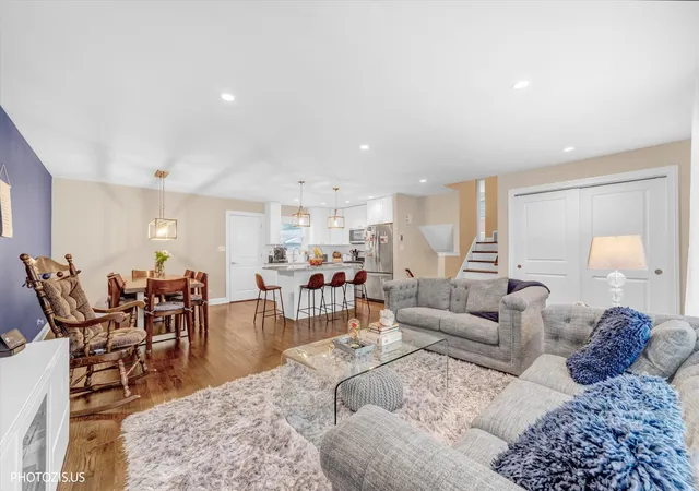Photo 3 of Single family home for sale at 148 Jeffery Ln, Des Plaines, IL 60018 | MLS# 12752811 | Listing updated on 2026-09-14
