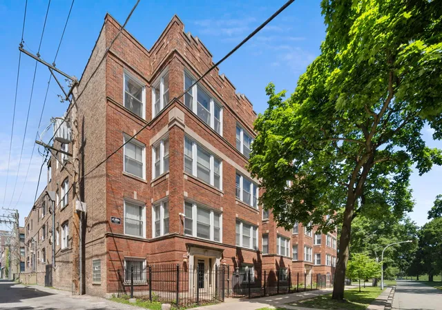 Condo for sale at 6710 S Ridgeland Ave #2B, Chicago, IL 60649 | MLS# 12752815
