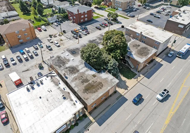 Listing Photo 2 - Condo for sale in building located at 4211 W 95Th St, Oak Lawn, IL 60453 - Unit #2C