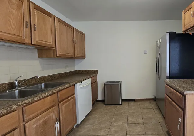 Photo 4 of Condo for sale at 4800 S Lake Park Ave #206, Chicago, IL 60615 | MLS# 12752829 | Listing updated on 2026-09-16