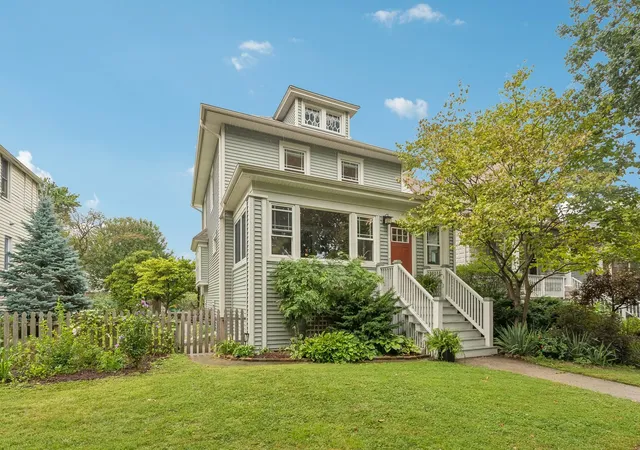 Photo 1 of Single family home for sale at 815 S Harvey Ave, Oak Park, IL 60304 | MLS# 12752830 | Listing updated on 2026-09-14