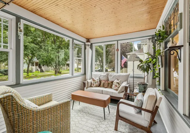 Photo 2 of Single family home for sale at 815 S Harvey Ave, Oak Park, IL 60304 | MLS# 12752830 | Listing updated on 2026-09-14