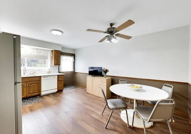 Photo 3 of Townhouse for sale at 829 Dodge Ave, Evanston, IL 60202 | MLS# 12752839 | Listing updated on 2026-09-21