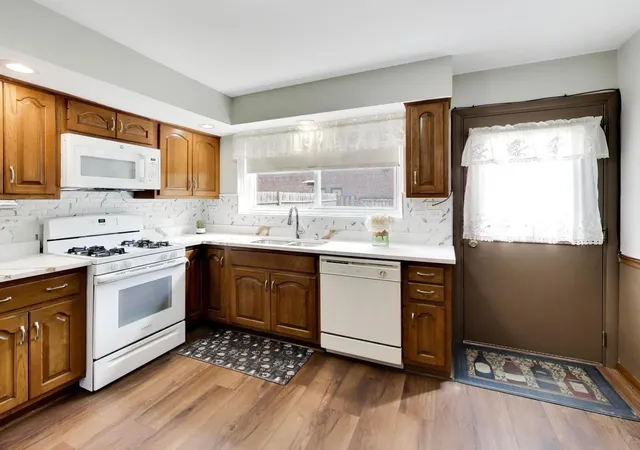 Photo 4 of Townhouse for sale at 829 Dodge Ave, Evanston, IL 60202 | MLS# 12752839 | Listing updated on 2026-09-21