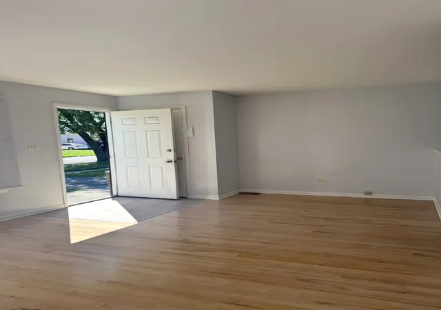 Photo 3 of Single family home for sale at 16906 Orchard Ridge Ave, Hazel Crest, IL 60429 | MLS# 12752848 | Listing updated on 2026-10-03