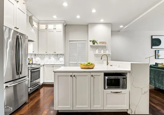Photo 3 of Condo for sale at 808 N Greenview Ave #2B, Chicago, IL 60642 | MLS# 12752849 | Listing updated on 2026-09-15
