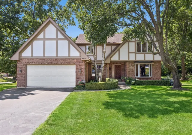 Photo 1 of Single family home for sale at 6402 Indian Head Ct, Indian Head Park, IL 60525 | MLS# 12752861 | Listing updated on 2026-10-20