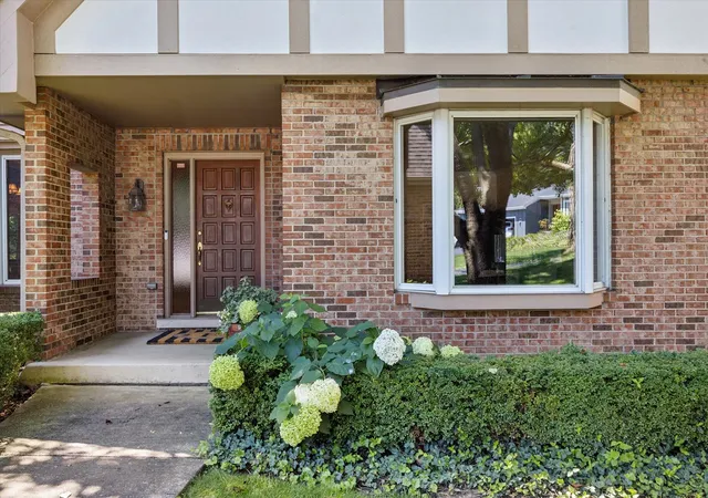 Photo 2 of Single family home for sale at 6402 Indian Head Ct, Indian Head Park, IL 60525 | MLS# 12752861 | Listing updated on 2026-10-20