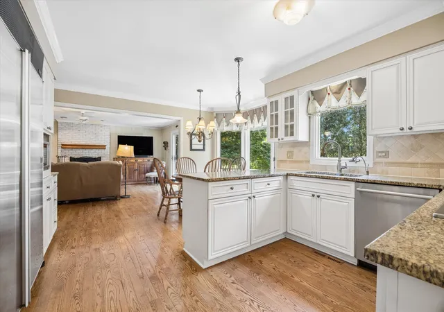 Photo 3 of Single family home for sale at 6402 Indian Head Ct, Indian Head Park, IL 60525 | MLS# 12752861 | Listing updated on 2026-10-20