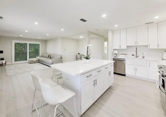 Photo 3 of Condo for sale at 2300 W Talcott Rd #2C, Park Ridge, IL 60068 | MLS# 12752880 | Listing updated on 2026-09-22