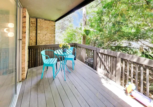 Photo 2 of Townhouse for sale at 454 W Lageschulte St, Barrington, IL 60010 | MLS# 12752884 | Listing updated on 2026-09-14