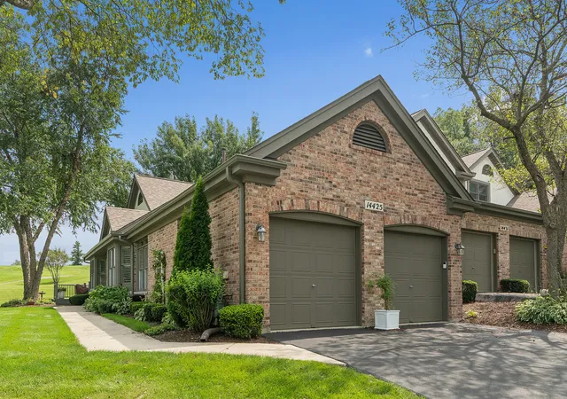 Photo 3 of Townhouse for sale at 14425 Lake Ridge Rd, Orland Park, IL 60462 | MLS# 12752902 | Listing updated on 2026-09-13
