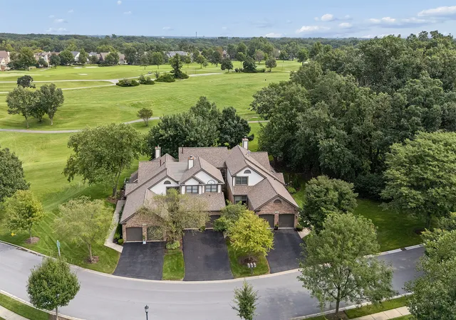 Photo 3 of Townhouse for sale at 14425 Lake Ridge Rd, Orland Park, IL 60462 | MLS# 12752902 | Listing updated on 2026-09-13