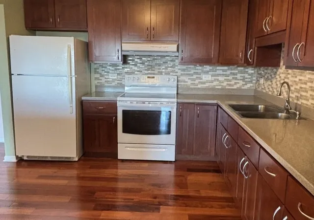 Listing Photo 4 - Condo for sale in building located at 709 79Th St, Darien, IL 60561 - Unit #408