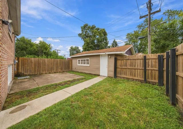 Photo 4 of Single family home for sale at 14637 Vincennes Rd, Harvey, IL 60426 | MLS# 12752913 | Listing updated on 2026-09-22