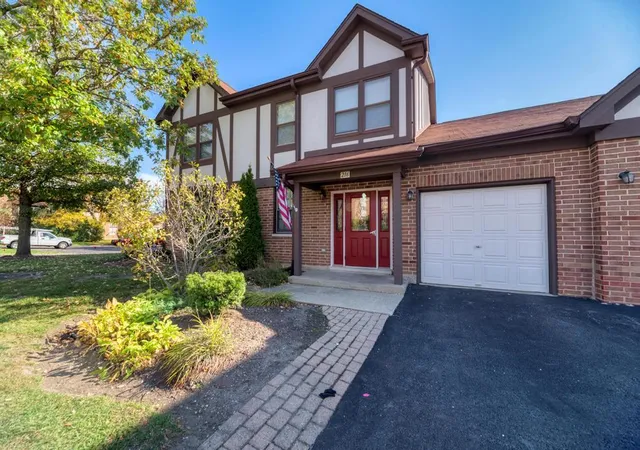 Photo 2 of Townhouse for sale at 216 Stoneybrook Ln #2D, Bloomingdale, IL 60108 | MLS# 12752924 | Listing updated on 2026-10-21