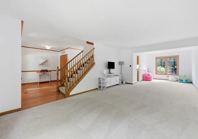 Photo 4 of Single family home for sale at 655 Crest Dr, Cary, IL 60013 | MLS# 12752927 | Listing updated on 2026-09-21