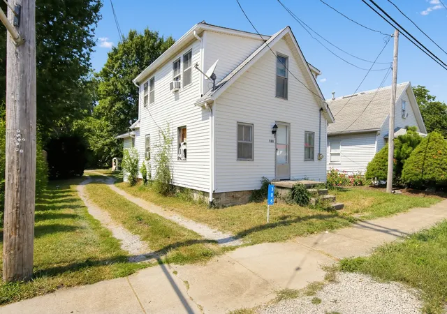 Photo 2 of Single family home for sale at 306 S Maple St, Brighton, IL 62012 | MLS# 12752941 | Listing updated on 2026-09-24