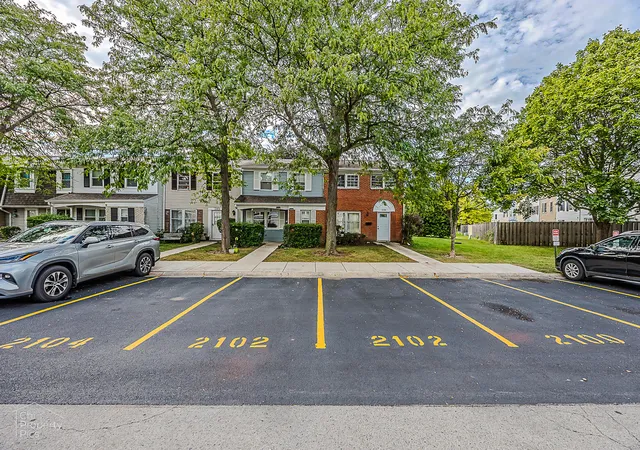 Townhouse for sale at 2102 Stanley Ct, Schaumburg, IL 60194 | MLS# 12752976