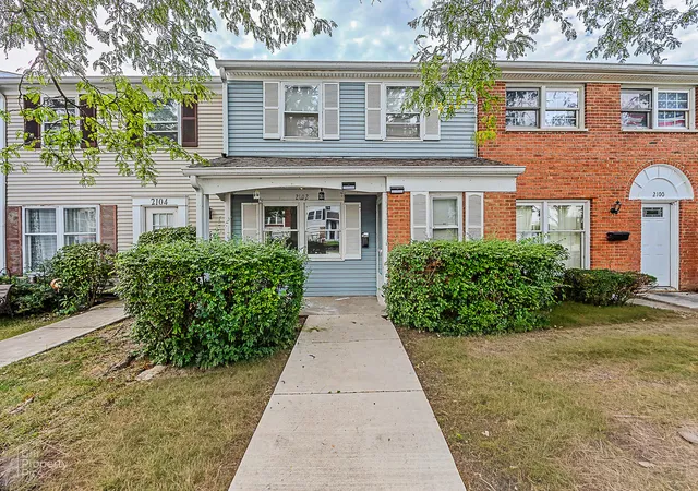 Photo 2 of Townhouse for sale at 2102 Stanley Ct, Schaumburg, IL 60194 | MLS# 12752976 | Listing updated on 2026-09-19