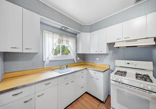 Photo 4 of Single family home for sale at 3041 Sherwood Ave, Markham, IL 60428 | MLS# 12752977 | Listing updated on 2026-09-13
