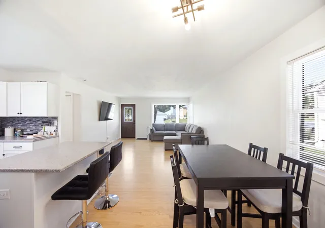 Photo 3 of Single family home for sale at 33 Cranbrook Dr, Des Plaines, IL 60016 | MLS# 12752978 | Listing updated on 2026-09-15