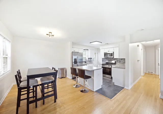 Photo 4 of Single family home for sale at 33 Cranbrook Dr, Des Plaines, IL 60016 | MLS# 12752978 | Listing updated on 2026-09-15