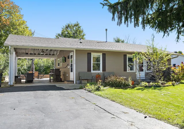 Photo 2 of Single family home for sale at 112 Mccabe Dr, Streamwood, IL 60107 | MLS# 12752992 | Listing updated on 2026-10-07