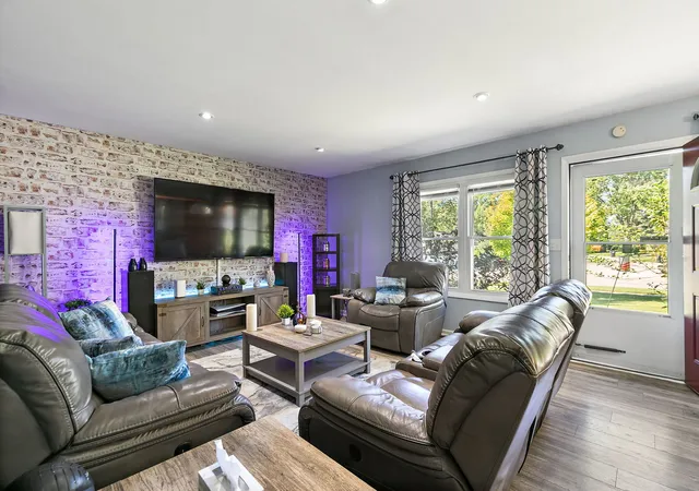 Photo 3 of Single family home for sale at 112 Mccabe Dr, Streamwood, IL 60107 | MLS# 12752992 | Listing updated on 2026-10-07