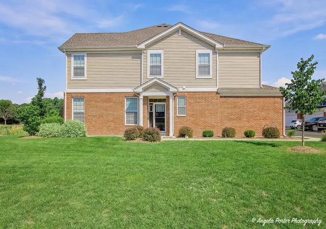 Photo 2 of Townhouse for sale at 1012 Draper Rd, Mc Henry, IL 60050 | MLS# 12752999 | Listing updated on 2026-09-30