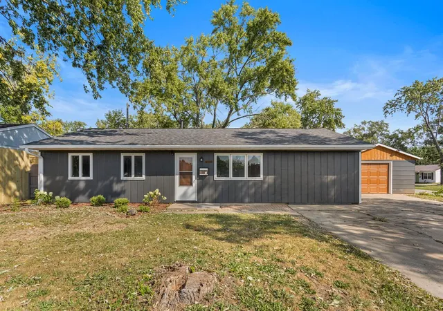 Single family home for sale at 2424 E Washington Dr, Urbana, IL 61802 | MLS# 12753005