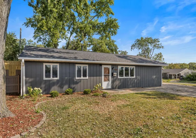 Photo 1 of Single family home for sale at 2424 E Washington Dr, Urbana, IL 61802 | MLS# 12753005 | Listing updated on 2026-09-23