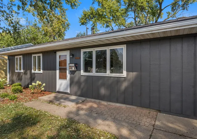 Photo 3 of Single family home for sale at 2424 E Washington Dr, Urbana, IL 61802 | MLS# 12753005 | Listing updated on 2026-09-23