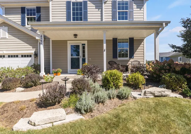 Photo 2 of Single family home for sale at 422 W Amberside Dr, Elgin, IL 60124 | MLS# 12753016 | Listing updated on 2026-09-20