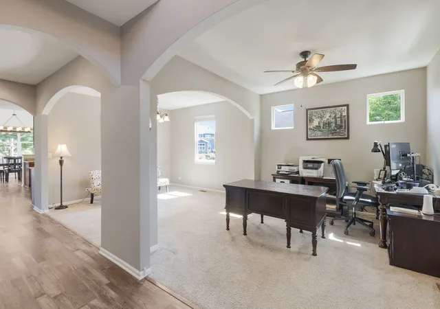 Photo 4 of Single family home for sale at 422 W Amberside Dr, Elgin, IL 60124 | MLS# 12753016 | Listing updated on 2026-09-20