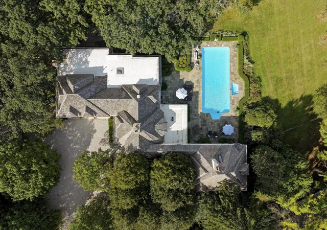 Photo 3 of Mansion for sale at 374 N Bateman Cir, Barrington Hills, IL 60010 | MLS# 12753018 | Listing updated on 2026-10-04