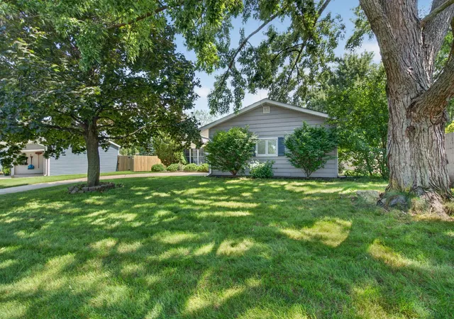 Photo 3 of Single family home for sale at 2021 Lancaster Ln, Wheaton, IL 60189 | MLS# 12753027 | Listing updated on 2026-09-13