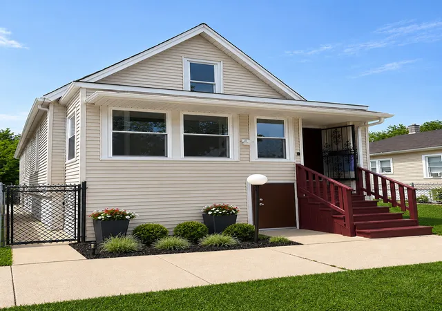 Photo 1 of Sale Pending at 9236 S Blackstone Ave, Chicago, IL 60619 | MLS# 12753037 | Listing updated on 2026-09-28