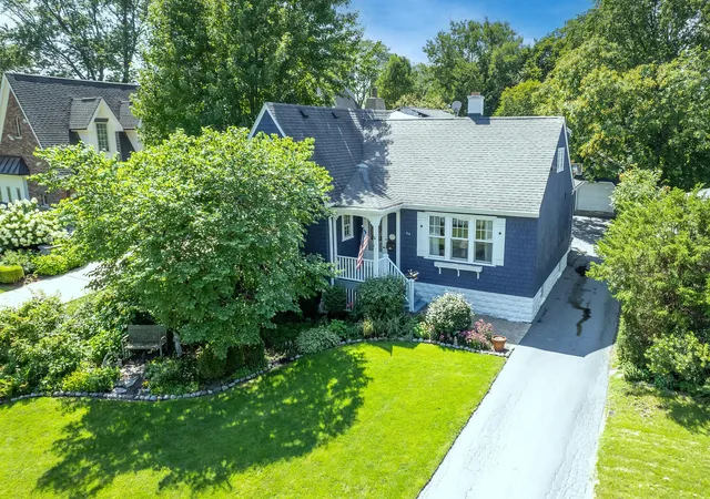Photo 3 of Single family home for sale at 22 Arthur Ave, Clarendon Hills, IL 60514 | MLS# 12753038 | Listing updated on 2026-10-01