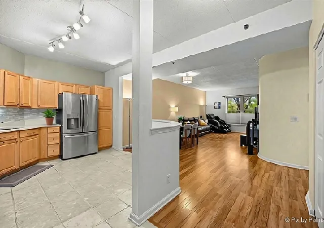 Listing Photo 4 - Condo for sale in building located at 3100 Town Sq Dr, Rolling Meadows, IL 60008 - Unit #101