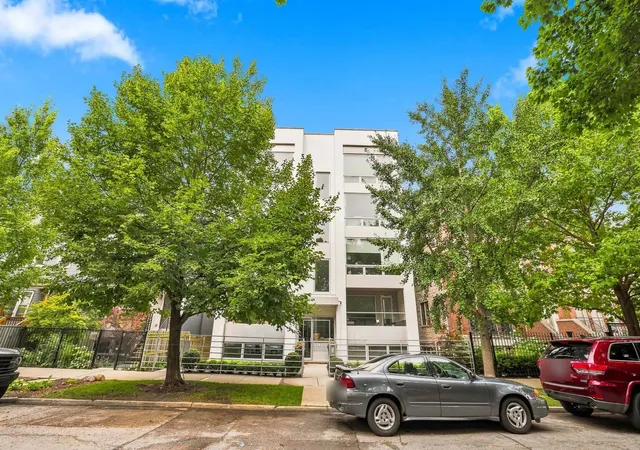 Listing Photo 3 - Condo for sale in building located at 1938 N Francisco Ave, Chicago, IL 60647 - Unit #1S