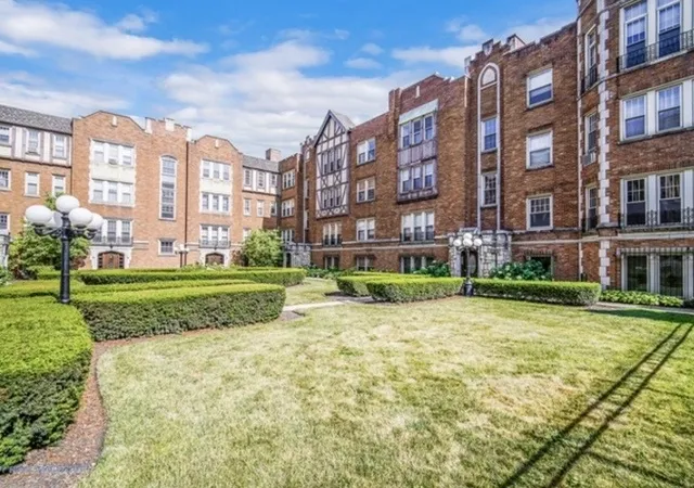 Photo 2 of Condo for sale at 10927 S Longwood Dr #3, Chicago, IL 60643 | MLS# 12753049 | Listing updated on 2026-09-23
