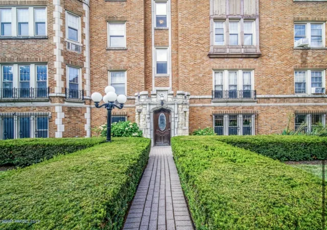 Photo 3 of Condo for sale at 10927 S Longwood Dr #3, Chicago, IL 60643 | MLS# 12753049 | Listing updated on 2026-09-23