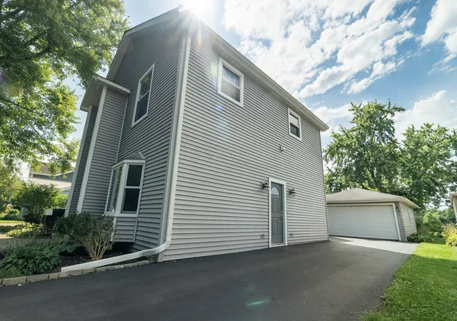 Photo 2 of Single family home for sale at 3305 Pheasant Dr, Rolling Meadows, IL 60008 | MLS# 12753065 | Listing updated on 2026-09-22