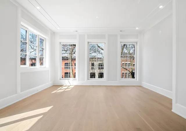 Listing Photo 2 - Condo for sale in building located at 2679 N Orch St, Chicago, IL 60614 - Unit #1N