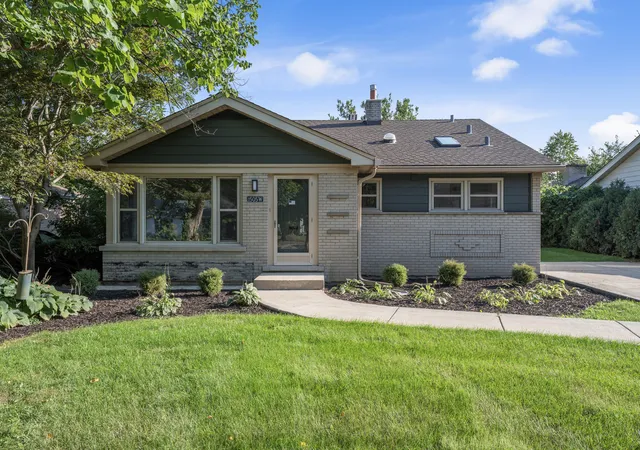 Photo 1 of Single family home for sale at 1505 W Euclid Ave, Arlington Heights, IL 60005 | MLS# 12753089 | Listing updated on 2026-09-24