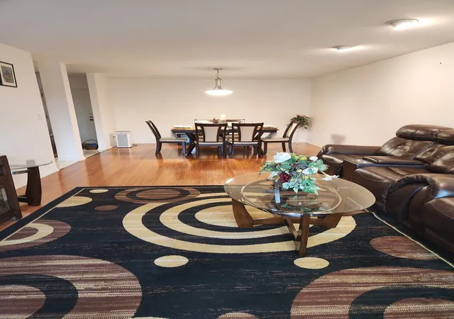 Listing Photo 4 - Condo for sale in building located at 8001 W Courte Dr, Niles, IL 60714 - Unit #310