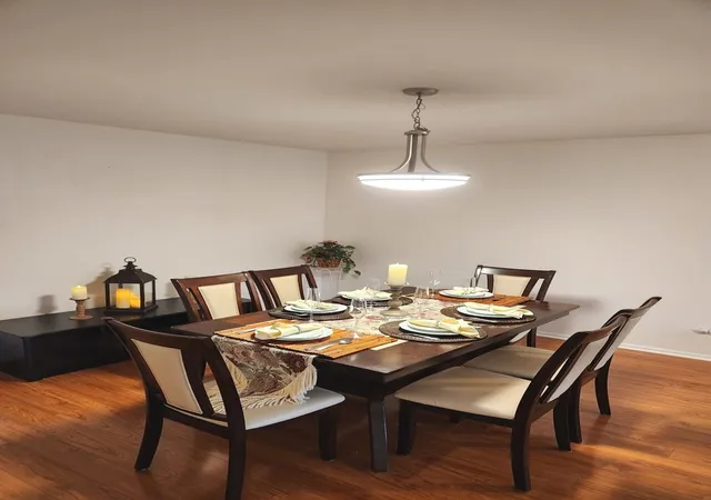 Listing Photo 5 - Condo for sale in building located at 8001 W Courte Dr, Niles, IL 60714 - Unit #310